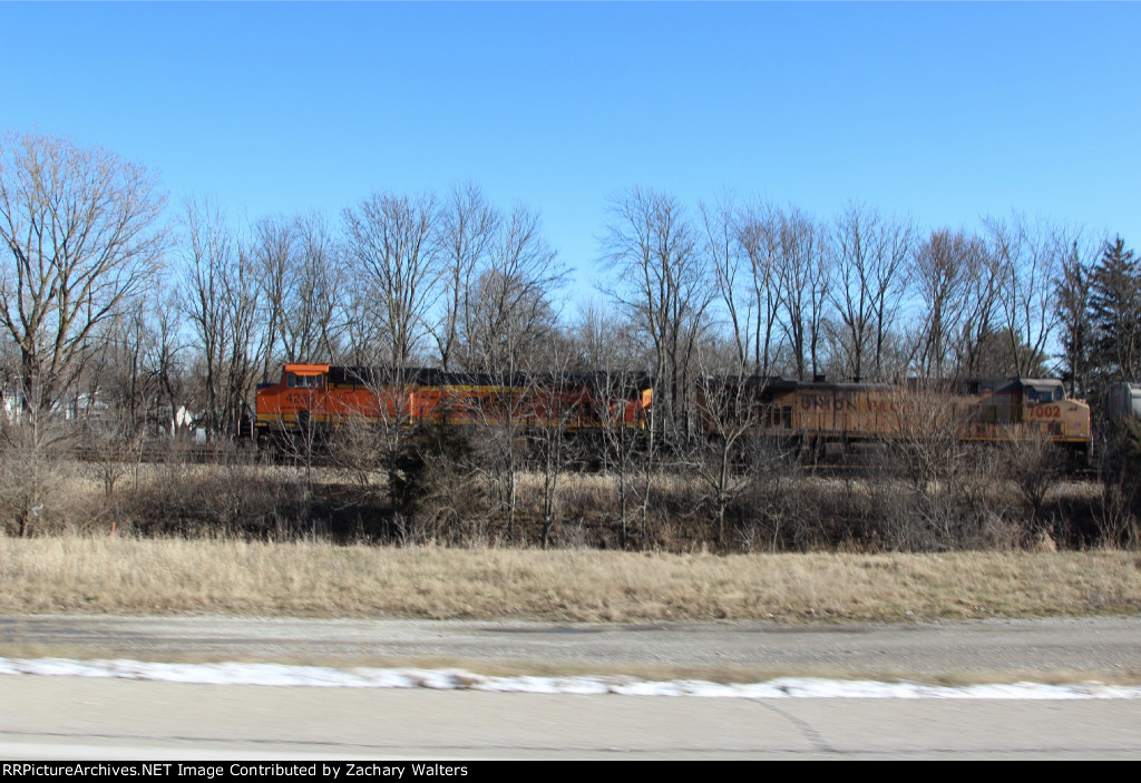 BNSF 4230 UP 7002